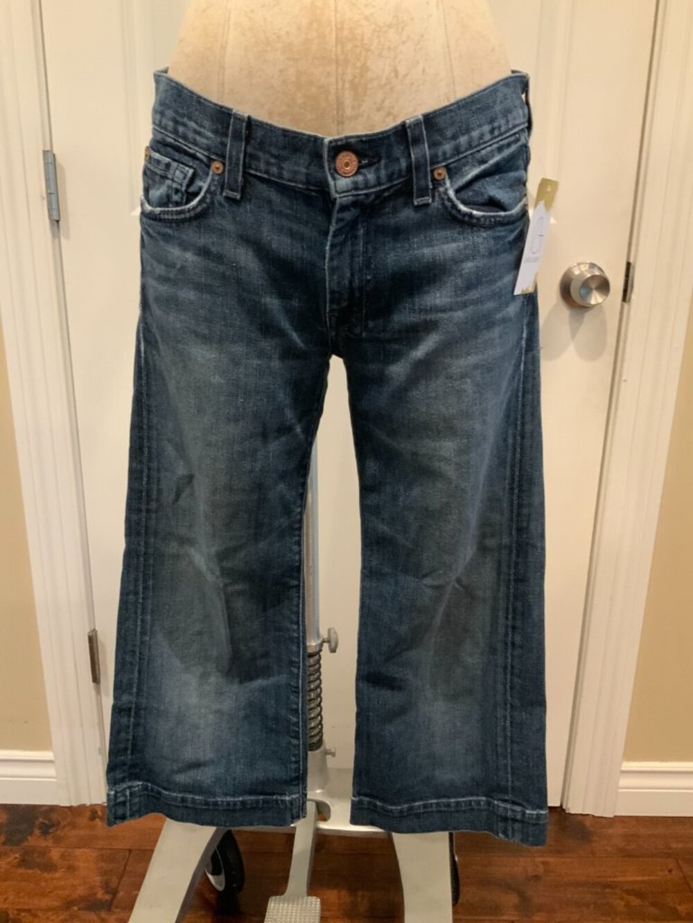 7 For All Mankind Medium Wash "Dojo" Crop Blue Jeans, Size 28